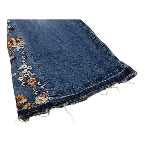 Driftwood Farrah Embroidered Flare Jeans Women's Size 27 Blue Denim Frayed Hem - Picture 7 of 15